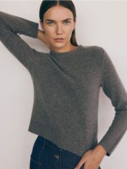 Wełniany sweter - szary. Szare swetry damskie Reserved, l, bez wzorów, z wełny, bez kołnierzyka, bez ramiączek, bez kaptura. W wyprzedaży za 139.99 zł.