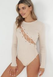 Beżowe Prążkowane Body z Gorsetowym Wiązaniem Dyllia. Brązowe bluzki damskie Born2be, bez wzorów, z dzianiny, bez kołnierzyka, bez ramiączek. Za 129.99 zł.