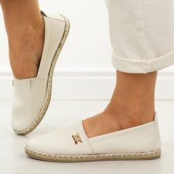 Beżowe lico espadryle damskie, półbuty Potocki 16374. Brązowe espadryle damskie POTOCKI, na jesień, bez wzorów, z jeansu, casualowe, z okrągłym noskiem, bez obcasa, na płaskiej podeszwie, bez zapięcia. Za 99.00 zł.