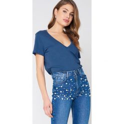 NA-KD Basic T-shirt z dekoltem V - Blue. Niebieskie t-shirty damskie NA-KD Basic, z bawełny. W wyprzedaży za 26.48 zł.