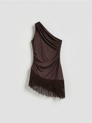 Asymetryczna bluzka z frędzlami - brązowy. Brązowe bluzki damskie Reserved, l, bez wzorów, z dzianiny, z asymetrycznym kołnierzem, bez ramiączek. Za 99.99 zł.