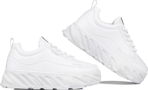 Lee Cooper Buty damskie Lee Cooper białe LCW-24-47-2713LA 40. Białe obuwie sportowe damskie Lee Cooper, bez wzorów. Za 199.92 zł.