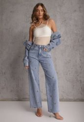 Niebieskie Szerokie Jeansy z Bawełną High Waist z Haftowanym Wzorem Donlopes. Niebieskie jeansy damskie Renee, z podwyższonym stanem. Za 119.99 zł.