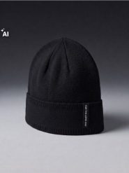 Czapka beanie z wiskozą i naszywką - czarny. Czarne czapki i kapelusze męskie Sinsay, z aplikacjami, z wiskozy. Za 19.99 zł.