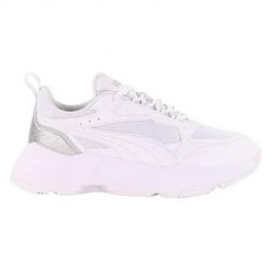 Buty do chodzenia damskie Puma Cassia Distressed. Białe obuwie sportowe damskie Puma, bez wzorów, z materiału, trekkingowe. Za 284.00 zł.