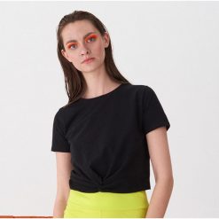Koszulka z węzłem - Czarny. Czarne t-shirty damskie marki House, bez wzorów, bez kołnierzyka. Za 29.99 zł.