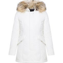Kurtka WOOLRICH LUXURY ARCTIC. Kurtki damskie marki Woolrich. W wyprzedaży za 2,408.00 zł.
