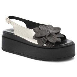Sandały damskie Chebello, skórzane na gruej platformie z ozdobnym kwiatem i ze sprzączką, złoto-czarne, 4645-046. Żółte sandały damskie CheBello, z aplikacjami, bez obcasa, na platformie, bez zapięcia. Za 319.00 zł.
