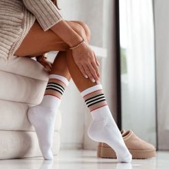 Skarpetki damskie półfrotte UNIQUE z paskami (model 817). Białe skarpety damskie Milena, bez wzorów, z bawełny. Za 16.00 zł.