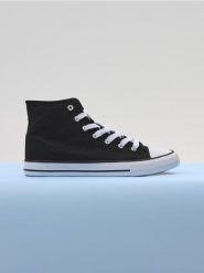 Trampki - czarny. Czarne trampki i tenisówki damskie Sinsay, bez wzorów, z bawełny, bez zapięcia. Za 39.99 zł.