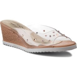 Klapki BRENDA ZARO - T2193C Nude. Brązowe klapki damskie Brenda Zaro, z materiału. W wyprzedaży za 299.00 zł.