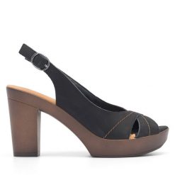 Sandały Lasocki. Czarne sandały damskie Lasocki, bez wzorów, bez obcasa, na słupku, bez zapięcia. Za 179.99 zł.