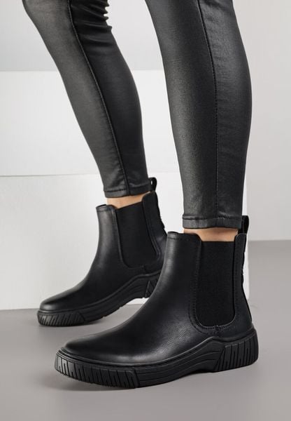 Czarne Botki Sztyblety na Ozdobnie Żłobionej Podeszwie Ezisane. Czarne botki damskie Born2be, z jeansu, eleganckie, bez obcasa, na płaskiej podeszwie, bez zapięcia. Za 129.99 zł.