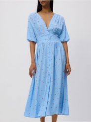 Sukienka z wiskozy - jasnoniebieski. Niebieskie sukienki damskie Reserved, l, bez wzorów, z wiskozy, bez kołnierzyka, bez ramiączek, midi, rozkloszowane. Za 159.99 zł.