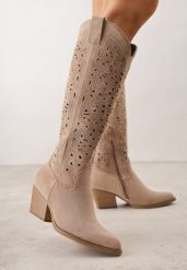 Ciemnobeżowe Ażurowe Kozaki Typu Kowbojki na Stożkowym Obcasie Antastus. Brązowe kozaki damskie Renee, z zamszu, bez obcasa, na obcasie. Za 179.99 zł.