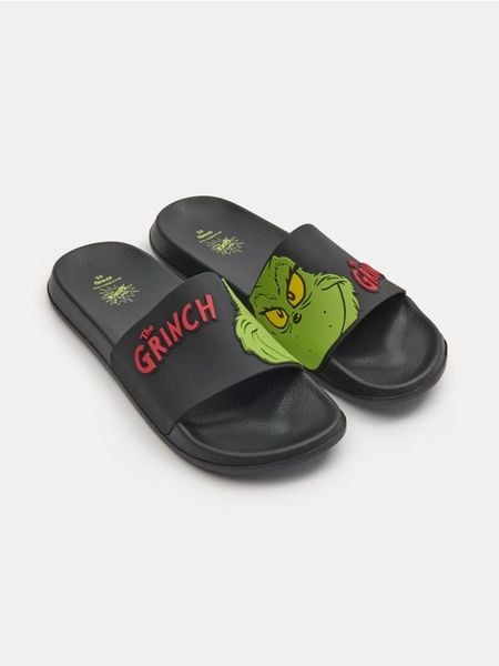 Klapki Grinch - czarny. Czarne klapki męskie Sinsay. Za 39.99 zł.