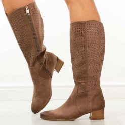 J.Brązowe zamszowe kozaki damskie na obcasie Vinceza 58637. Brązowe kozaki damskie VINCEZA, z zamszu, bez obcasa, na obcasie. Za 239.00 zł.