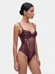 Guess Body O6BM06 K5000 Bordowy. Czerwone body damskie Guess, z aplikacjami, z syntetyku. Za 344.99 zł.