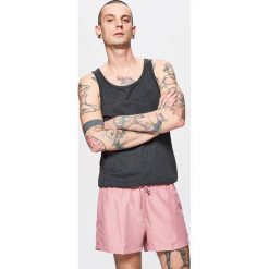 Spodenki kąpielowe - Różowy. Kąpielówki dla chłopców marki Cropp. W wyprzedaży za 19.99 zł.