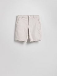 Szorty carrot fit - beżowy. Brązowe szorty męskie Reserved, l, bez wzorów, z bawełny. Za 119.99 zł.