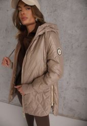 Brązowa Przejściowa Kurtka z Kapturem Pikowanymi Przeszyciami i Suwakami Kave. Brązowe kurtki damskie Renee, m, bez wzorów, z jeansu, z kapturem. Za 159.99 zł.