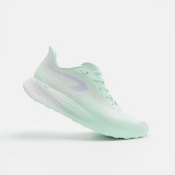 Buty do biegania damskie Kiprun KD500 3. Białe obuwie sportowe damskie KIPRUN, bez wzorów, z kauczuku, do biegania. W wyprzedaży za 249.99 zł.