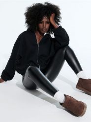 Legginsy - czarny. Czarne legginsy damskie Sinsay, l, bez wzorów. W wyprzedaży za 19.99 zł.