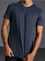 Koszulka - szary. Szare koszulki sportowe męskie Sinsay, l, bez wzorów, z elastanu, bez kołnierzyka, bez ramiączek. Za 25.99 zł.