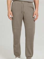Spodnie jogger - brązowy. Brązowe spodnie materiałowe męskie Sinsay, l, bez wzorów. Za 49.99 zł.