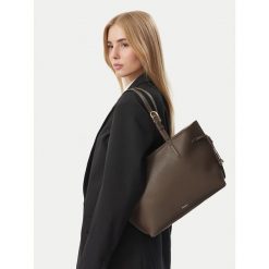 Torebka Furla. Brązowe torebki do ręki damskie Furla, bez wzorów, bez dodatków. Za 1,479.00 zł.