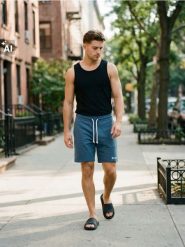Szorty dresowe z wiązaniem slim fit - niebieski. Niebieskie szorty męskie Sinsay, l, bez wzorów, z dresówki. W wyprzedaży za 19.99 zł.