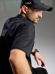 4F T-shirt regular męski 4F x Bartosz Zmarzlik - czarny 3XL. Czarne koszulki sportowe męskie 4f, m, bez wzorów, z bawełny, klasyczne, bez kołnierzyka. Za 99.99 zł.