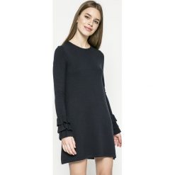 Only - Sukienka. Szare sukienki damskie Only, z dzianiny, casualowe, z okrągłym kołnierzem, z długim rękawem. W wyprzedaży za 69.90 zł.