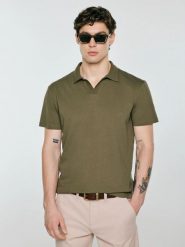 Koszulka męska polo z domieszką lnu khaki Enger 303. Zielone koszulki polo męskie Big Star, na lato, l, bez wzorów, z dzianiny, eleganckie, bez ramiączek. Za 139.99 zł.