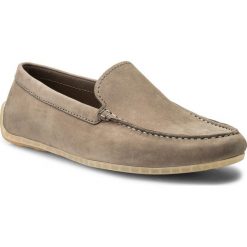 Mokasyny CLARKS - Reazor Edge 261319487 Sage Nubuck. Szare mokasyny męskie Clarks, z materiału. W wyprzedaży za 229.00 zł.