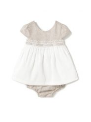 Mayoral Sukienka codzienna 1857 Beżowy Regular Fit. Brązowe sukienki dla dziewczynek Mayoral, bez wzorów, z syntetyku, bez ramiączek. Za 129.99 zł.