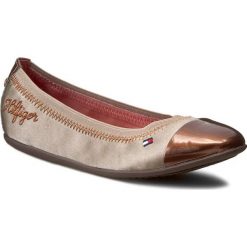 Baleriny TOMMY HILFIGER - Dana 2C FG56819714 Taupe/Copper 255. Baleriny damskie marki Tommy Hilfiger. W wyprzedaży za 189.00 zł.