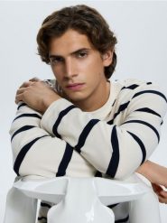 Longsleeve regular w paski - złamana biel. Bluzki z długim rękawem męskie Reserved, l, bez wzorów, z bawełny, bez kołnierzyka. Za 89.99 zł.