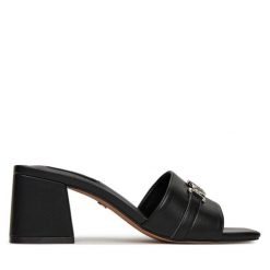 Klapki Nine West. Czarne klapki damskie Nine West, bez wzorów, bez obcasa. Za 137.99 zł.