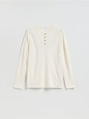 Sweter henley - złamana biel. Swetry przez głowę męskie Reserved, l, bez wzorów, z dzianiny, bez kołnierzyka. Za 119.99 zł.