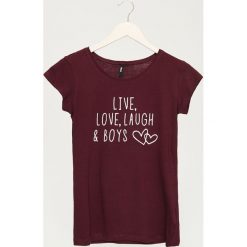 T-shirt z napisem - Bordowy. Czerwone t-shirty damskie Sinsay, z napisami. Za 9.99 zł.