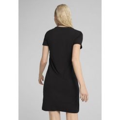 Damska sukienka o wąskim kroju z małym logo No. 1 ESS PUMA. Czarne sukienki damskie Puma, xl, bez wzorów, eleganckie, bez kołnierzyka, bez ramiączek, sportowe. Za 179.00 zł.