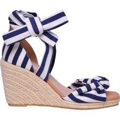 ESPADRYLE NA KOTURNIE. Czółenka damskie TOP SECRET. W wyprzedaży za 39.99 zł.