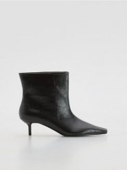 Botki na obcasie kitten - mahoniowy. Brązowe botki damskie Reserved, ze skóry, bez obcasa, na obcasie, bez zapięcia. Za 199.99 zł.