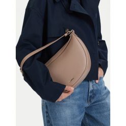 Torebka JENNY. Brązowe torebki do ręki damskie Jenny, bez wzorów, klasyczne, bez dodatków. Za 129.99 zł.