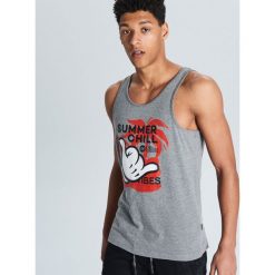 Tank top z grafiką - Jasny szary. Szare t-shirty męskie marki Cropp, bez wzorów, bez kołnierzyka. Za 29.99 zł.