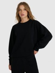 4F Bluza dresowa nierozpinana z modalem damska - czarna XS. Czarne bluzy sportowe damskie 4f, uniwersalny, bez wzorów, z dresówki, bez kaptura. W wyprzedaży za 149.99 zł.