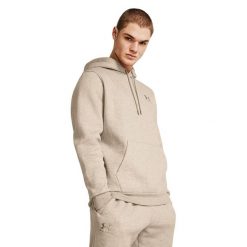 Bluza męska Under Armour Essential Fleece Hoodie. Brązowe buty sportowe męskie Under Armour, bez zapięcia, na fitness i siłownię. Za 249.99 zł.