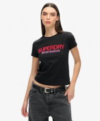 Superdry Dopasowany T-shirt Sportswear Logo 100% bawełna – Czarny. Czarne t-shirty damskie Superdry., bez wzorów, z bawełny, sportowe, bez kołnierzyka. Za 151.80 zł.