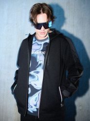 4F Bluza dresowa regular z kapturem męska - czarna XL. Czarne bluzy sportowe męskie 4f, m, bez wzorów, z bawełny, z kapturem. Za 269.99 zł.